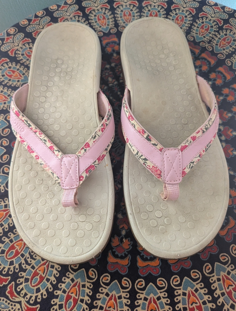 Vionic Women’s 8 Tide Floral Pink Flip Flops Sandals - Picture 2 of 7
